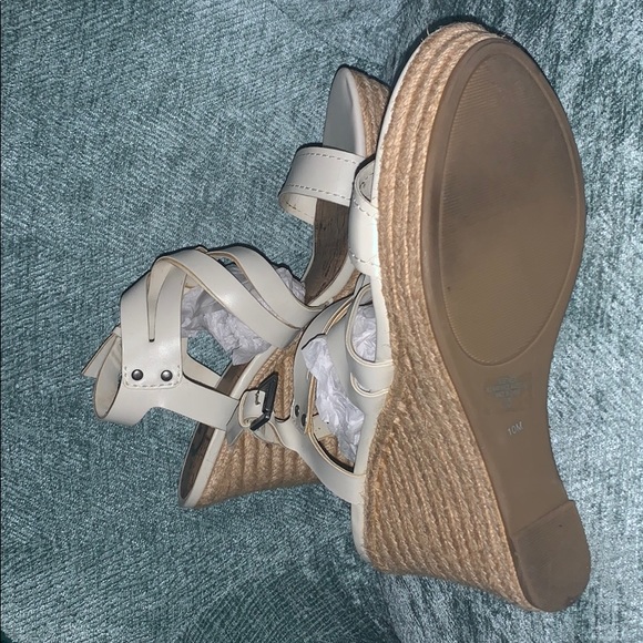 White Guess Wedges - Picture 3 of 8